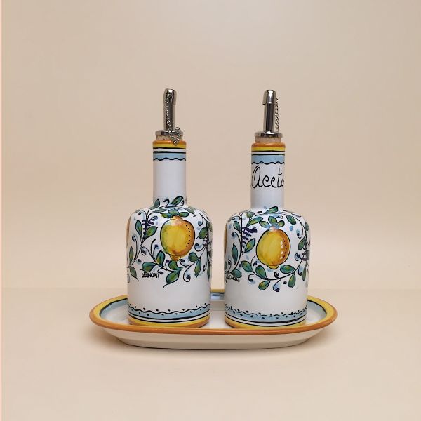 Set of 2 oil and vinegar bottles, cm.15h with tray - design:Limoncini